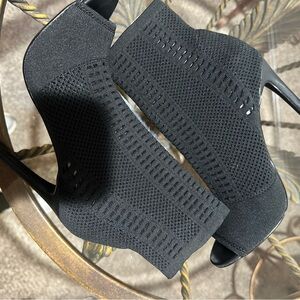 Steve Madden Black Textured Heels New Without Box.